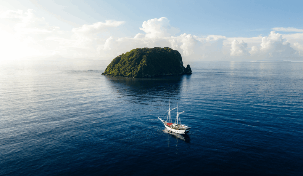 Jakare Liveaboard Sailing in Banda Sea
